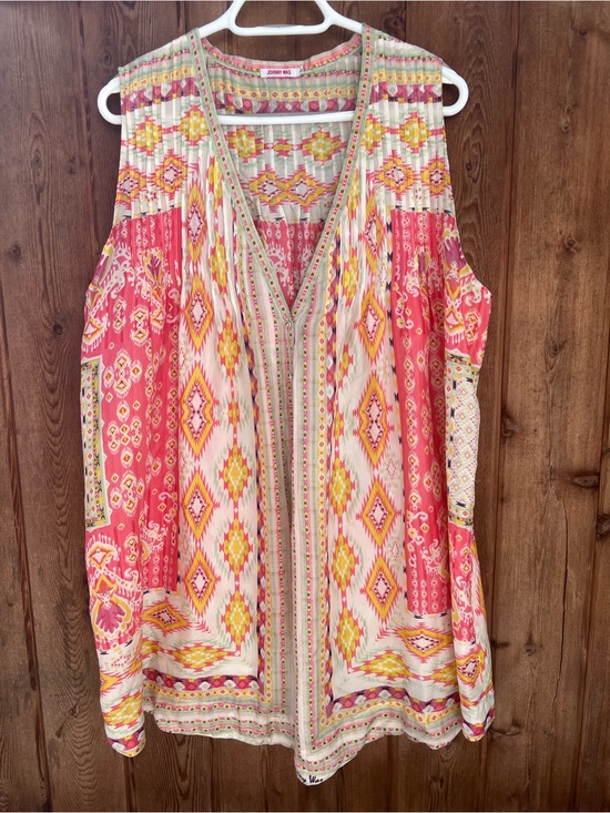 Johnny Was Tops - Johnny Was Pintuck V-Neck 100% Silk Akris Tunic Size L